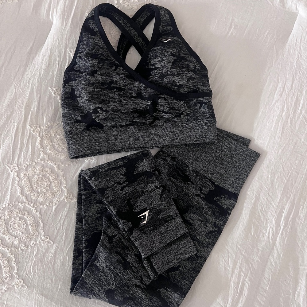 Gymshark Black and Gray Sportswear